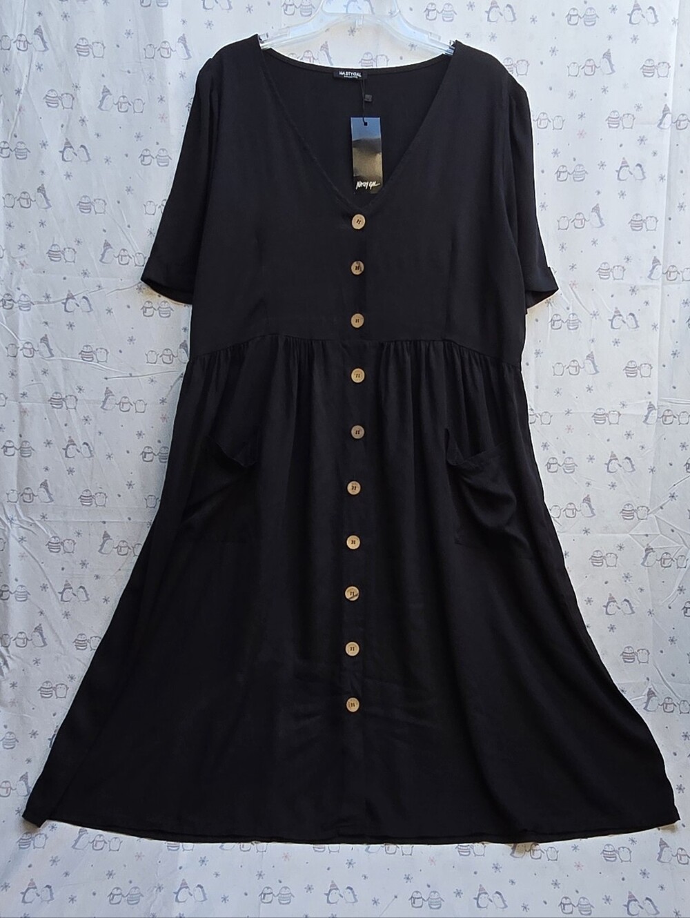 Nasty Gal Black V‑Neck Button Down Midi Smock Dress. Size 22